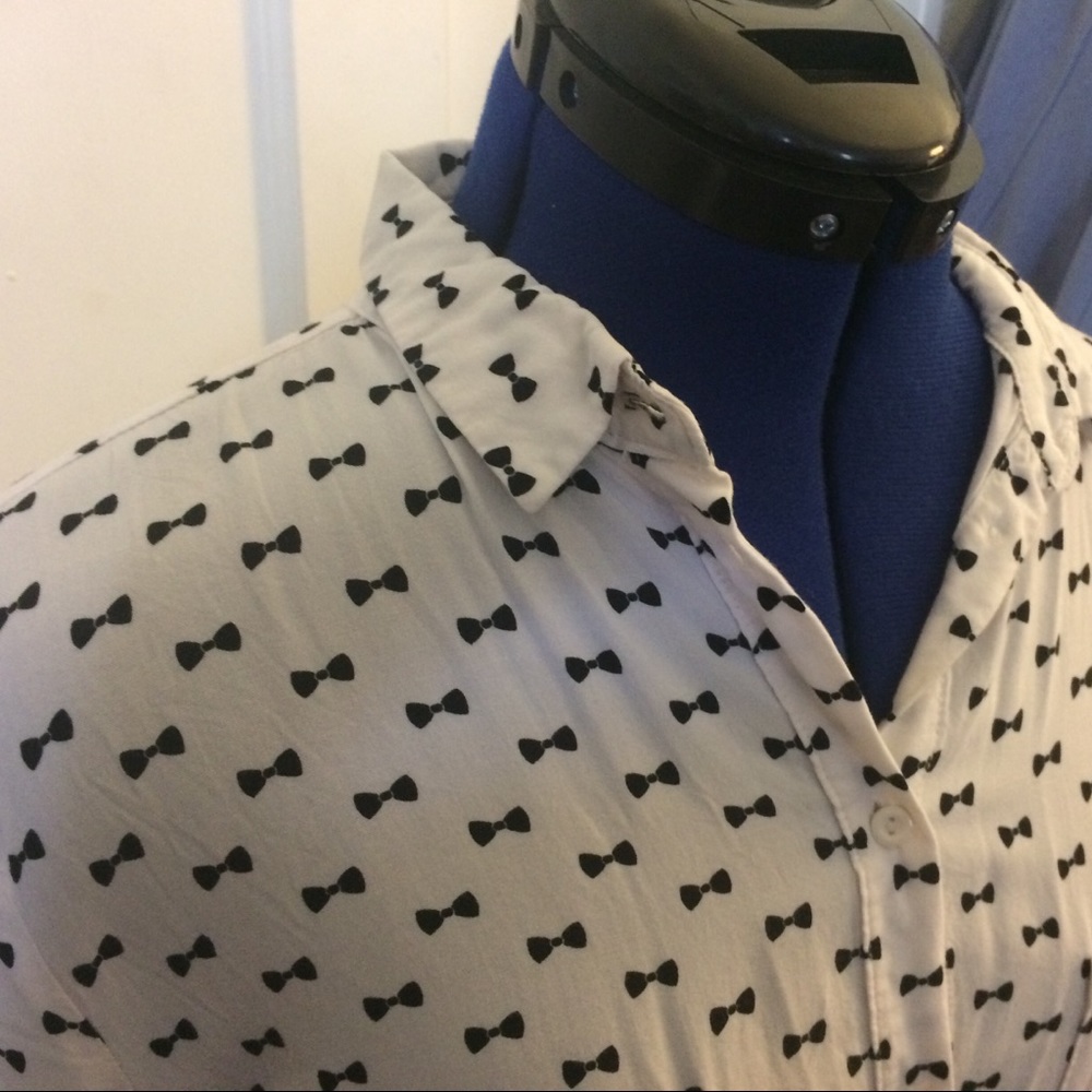 Divided bow-print blouse sz 14